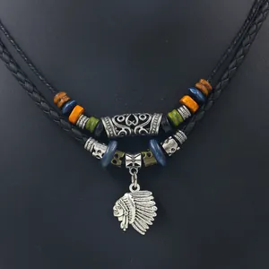 Collier tribal multicouche avec pendentif indien et perles en bois colorées