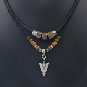 Collana da uomo a più strati con perline retrò e ciondolo a freccia d'argento su corda nera