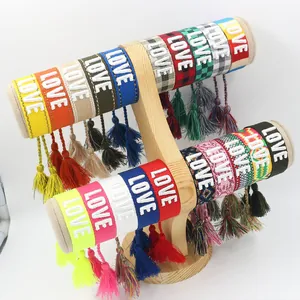 Braccialetti dell'amicizia intrecciati colorati con ricamo LOVE e nappe decorative
