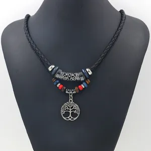 Collier ethnique multicouche en perles de bois avec pendentif arbre de vie bohème