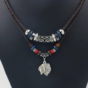 Collana etnica a doppio strato con perline tribali e ciondolo a testa di capo indiano