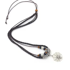 Collar vintage con colgante de telaraña de metal y cordón de cuero trenzado marrón