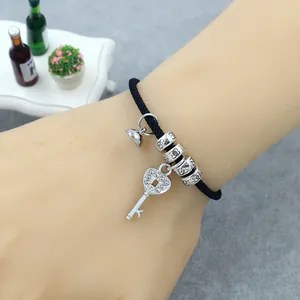 Ensemble de bracelets en corde noire tressée avec breloques clé cœur strass et clochette