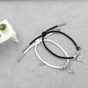 Bracelets magnétiques pour couples avec pendentifs serrure et clé sertis de cristaux