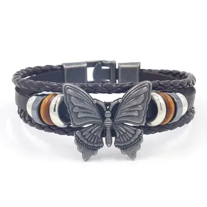 Pulsera multicapa retro de cuero marrón con dije de mariposa y cuentas de madera