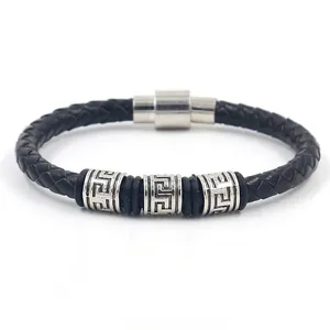 Herren Armband aus schwarzem geflochtenem Leder mit silbernen Meander-Ringen und Magnetverschluss