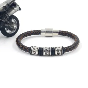 Geflochtenes Herren-Lederarmband in Braun mit griechischem Mäuster-Muster und Magnet