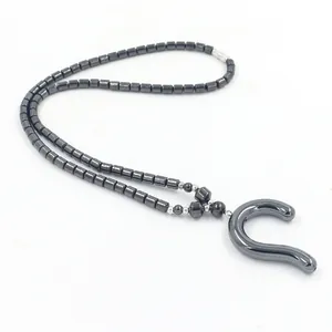 Donkergrijze hematiet kralenketting met een geometrische haak hanger in industriële