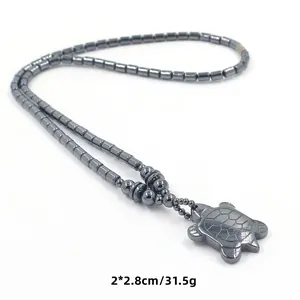 Detail van hematiet kralenketting met 2x2,8cm schildpad hanger en 31,5g gewicht
