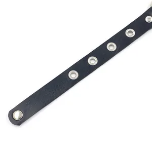 Collier ras du cou en cuir punk avec pendentif rose et clous en métal argenté Y2K