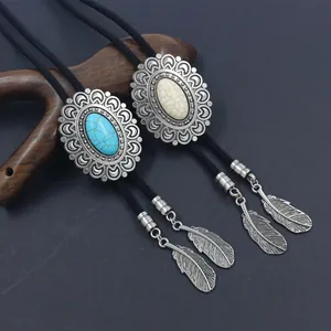 Cravatta Bolo vintage con pietra turchese, cornice in argento e cordino intrecciato