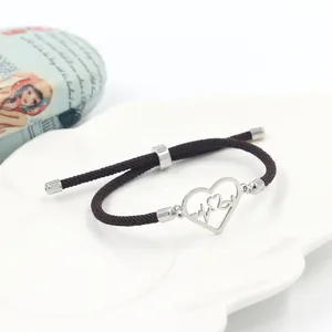 Bracelet cordon marron avec pendentif cœur électrocardiogramme et fermoir réglable