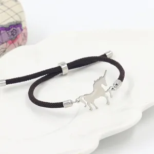 Bracelet licorne minimaliste avec cordon tressé marron foncé et fermoir réglable