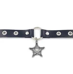 Choker en cuir punk avec œillets métalliques, grand anneau et pendentif étoile