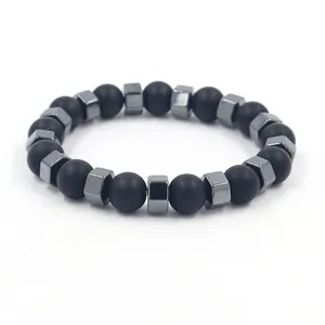 Minimalistisches Armband aus matten schwarzen Perlen mit Hämatit-Abstandhaltern