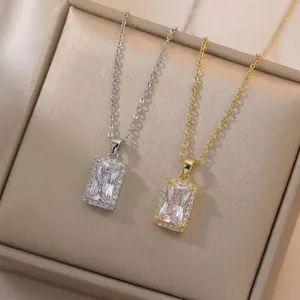 Collier Pendentif En Zircon Rectangulaire Tendance Pour Femmes Élégant En Acier Titane Halo Coupe Émeraude Géométrique