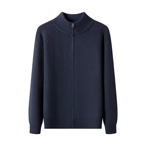 Maglione da uomo blu scuro in maglia con zip, collo alto e trama a coste verticali