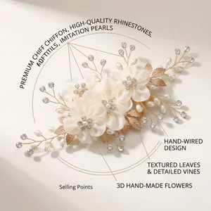 Gros plan détaillé de fleurs en mousseline 3D avec strass brillants et accents de feuilles d'or