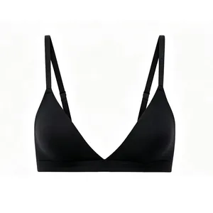 Détail du soutien-gorge triangle noir sans couture avec tissu doux et bretelles fines