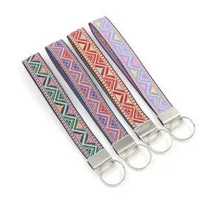 Portachiavi da Polso Etnico Bohemien con Ricamo Jacquard Motivo Geometrico in Tessuto di Poliestere Supporto per Anello Portachiavi Pendente Decorativo per Borsa per Chiavi dell'auto