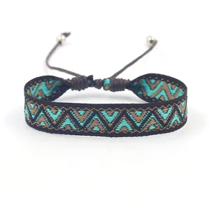 Bracelet tissé ethnique à motifs géométriques avec cordon réglable bleu et marron