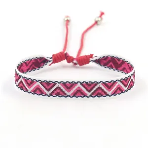 Bracelet d'amitié tissé ethnique avec motifs géométriques roses et cordon réglable