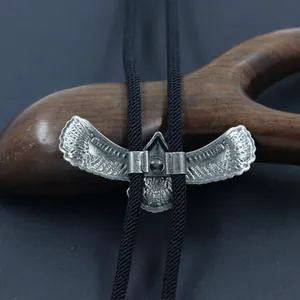 Bolo Tie im Western-Stil mit antikem Silberadler-Anhänger an schwarzer geflochtener Kordel