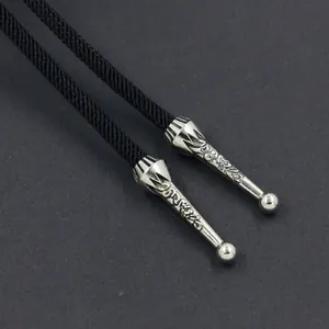 Vintage Western Bolo Tie mit graviertem Silberanhänger und schwarzem geflochtenem Seil