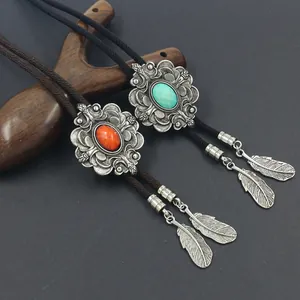 Vintage bolo ties met turkoois en rode edelstenen, zilveren bloemen op geweven koorden