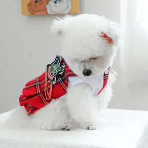 Robe écossaise rouge pour animaux avec col blanc et badge brodé pour petits chiens et chats