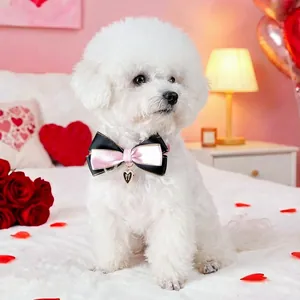 Collier nœud papillon rose et noir pour chien avec pendentif cœur de la Saint-Valentin
