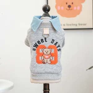 Grauer Strickpullover für Haustiere mit Jeanskragen und Teddybär-Stickerei