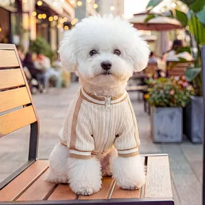 Giacca sportiva per cani piccoli in maglia a coste beige con cerniera frontale
