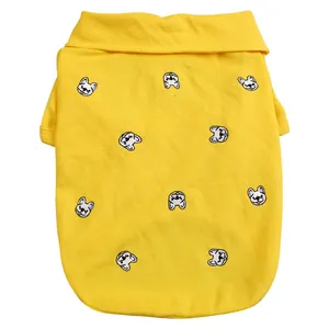 Polo jaune pour chiens avec broderie bouledogue blanc pour races comme corgis