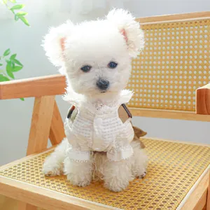 Chemise à carreaux kaki pour chien avec col en dentelle et sangles marron décoratives