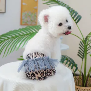 Pantaloni leopardati per cani con tutù in rete blu e comoda fascia elastica in vita