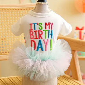 Tenue d'anniversaire pour chien avec t-shirt brodé et jupe tutu en tulle bicolore