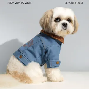 Detail der Haustier-Jeansjacke mit Cordkragen und Paris-Stickerei auf dem Rücken