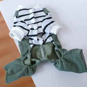 Combinaison pour chien rayée noir et blanc avec pantalon en velours côtelé vert
