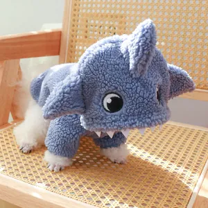 Sweat à capuche bleu en polaire pour chien avec oreilles 3D et détails de dents