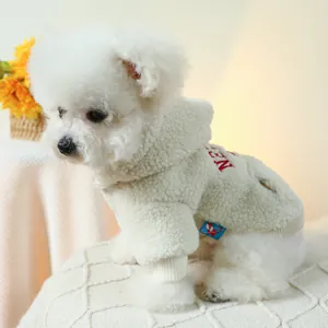 Warmer Fleece-Hundehoodie in Cremeweiß mit roter Stickerei für Herbst und Winter