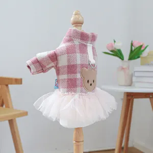 Rosa kariertes Haustierkleid mit Bärenstickerei und mehrlagigem Tüllrock für kleine Hunde