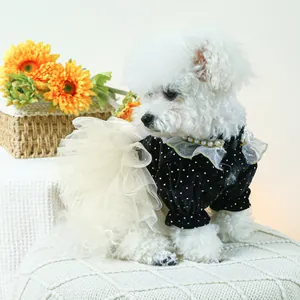 Vestido de princesa para perro con lunares y falda de tul multicapa con encaje blanco