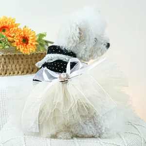 Elegante vestido de lunares para mascotas con falda de tul y lazo de perlas para perros y gatos