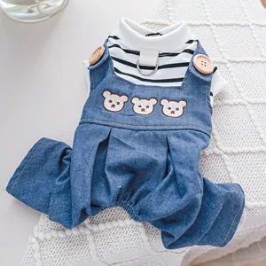Ensemble chemise rayée et salopette en jean pour chien avec broderie d'ours