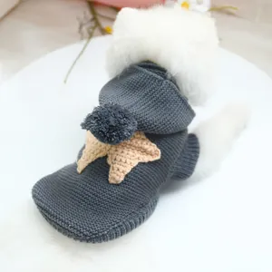 Jersey de punto gris oscuro para mascotas con estrella de ganchillo y pompón para perros y gatos