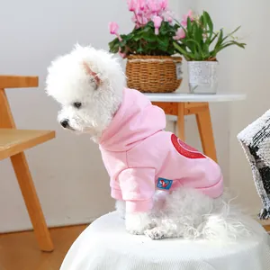 Sweat à capuche rose pour petits chiens avec un cœur rouge scintillant et coton doux