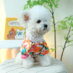 Kleurrijk bloemen zomerhemd voor kleine honden met levendige abstracte print