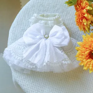 Robe de mariée blanche pour animaux avec perles, gros nœud et dentelle pour petits chiens