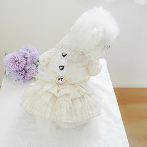 Elegante vestito in tweed per cani di piccola taglia con fiocco e dettagli in pizzo bianco